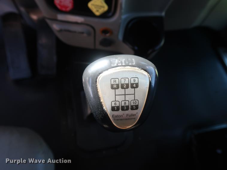 image for item DF2308 2006 Peterbilt 386 semi truck