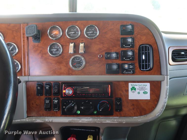 image for item DF2308 2006 Peterbilt 386 semi truck