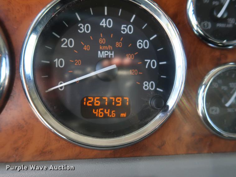 image for item DF2308 2006 Peterbilt 386 semi truck