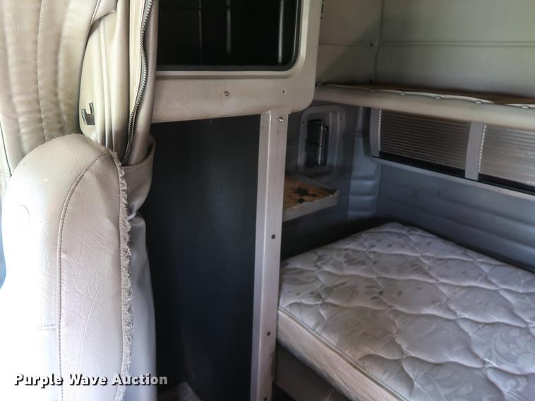 image for item DF2308 2006 Peterbilt 386 semi truck