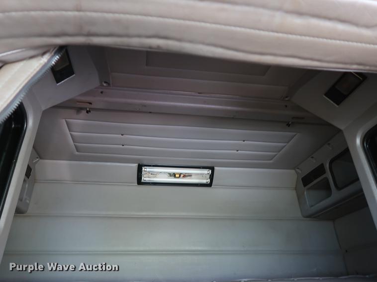 image for item DF2308 2006 Peterbilt 386 semi truck