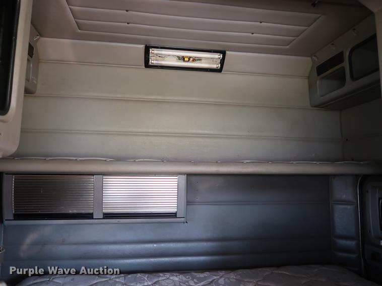 image for item DF2308 2006 Peterbilt 386 semi truck