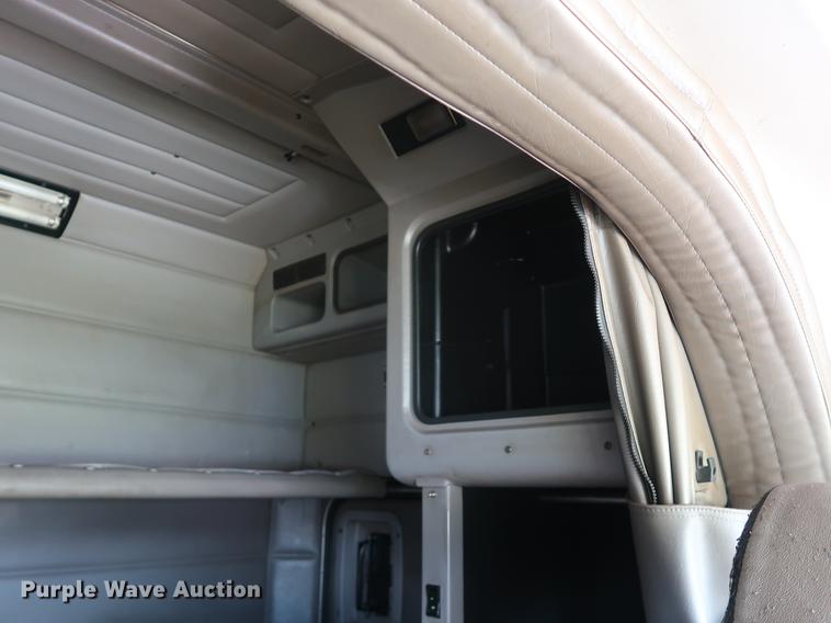 image for item DF2308 2006 Peterbilt 386 semi truck