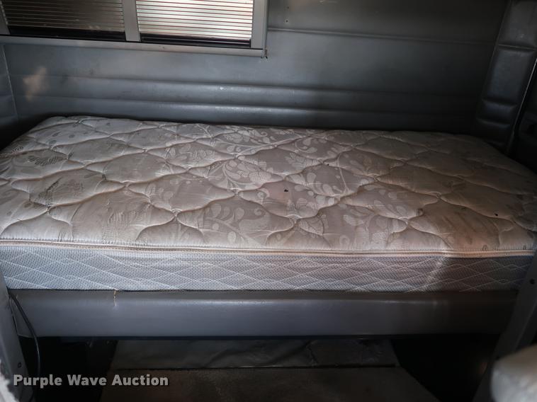 image for item DF2308 2006 Peterbilt 386 semi truck