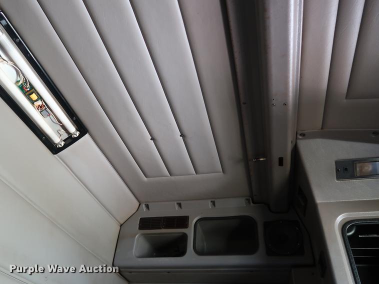 image for item DF2308 2006 Peterbilt 386 semi truck