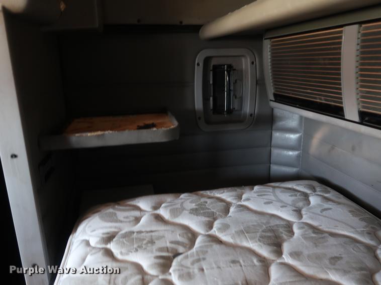 image for item DF2308 2006 Peterbilt 386 semi truck