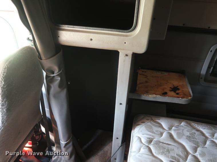 image for item DF2308 2006 Peterbilt 386 semi truck