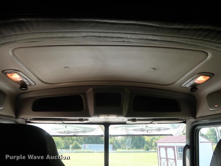 image for item DF2308 2006 Peterbilt 386 semi truck