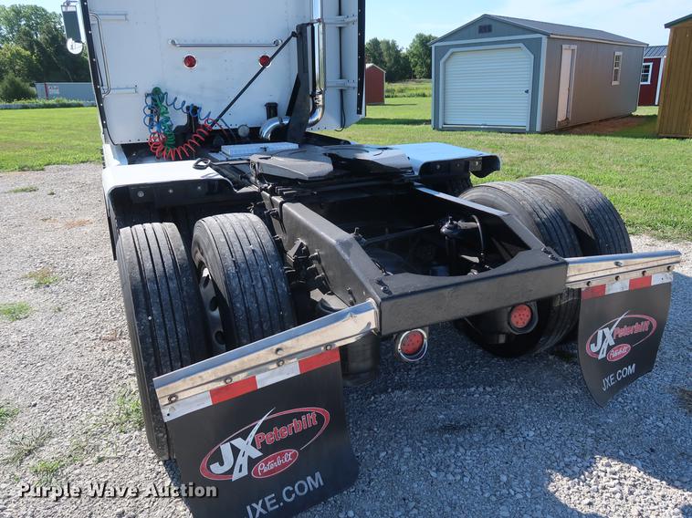 image for item DF2308 2006 Peterbilt 386 semi truck