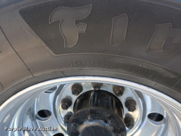 image for item DF2308 2006 Peterbilt 386 semi truck