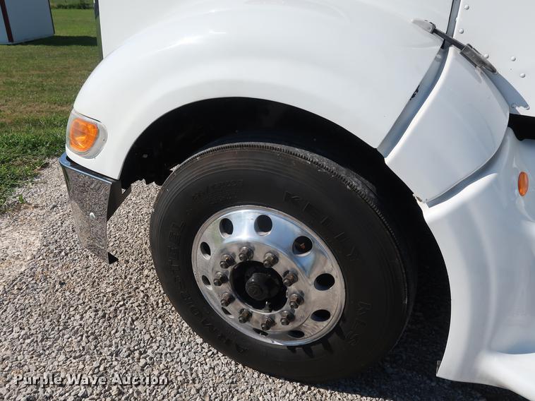 image for item DF2308 2006 Peterbilt 386 semi truck