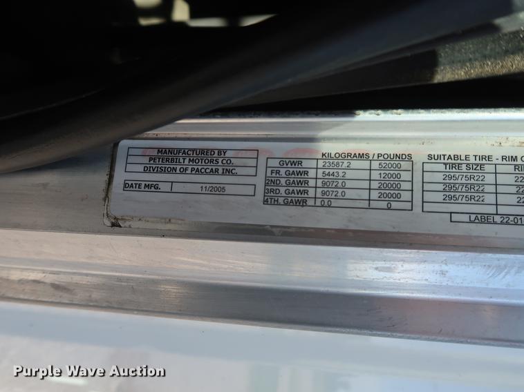 image for item DF2308 2006 Peterbilt 386 semi truck