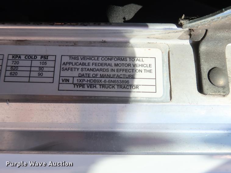 image for item DF2308 2006 Peterbilt 386 semi truck