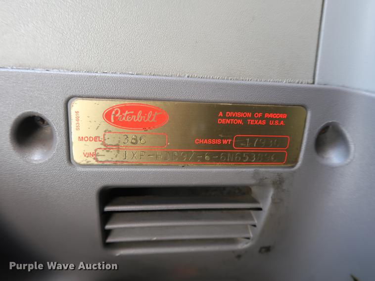 image for item DF2308 2006 Peterbilt 386 semi truck