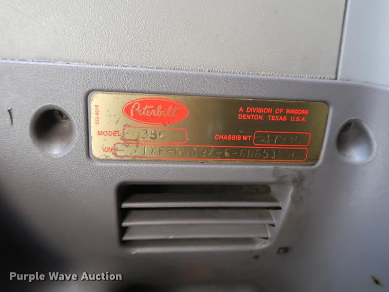 image for item DF2308 2006 Peterbilt 386 semi truck