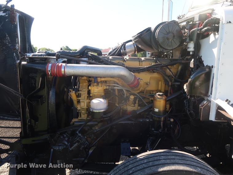 image for item DF2308 2006 Peterbilt 386 semi truck