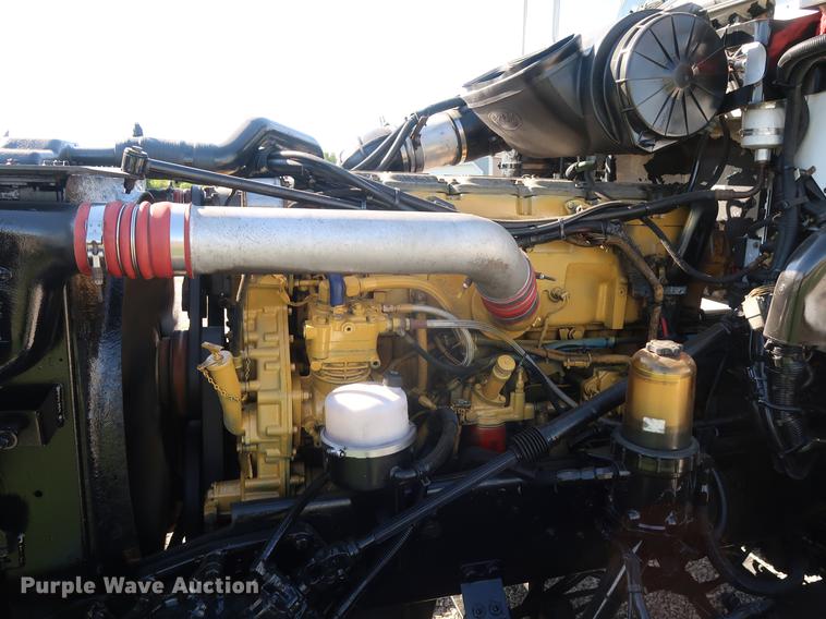 image for item DF2308 2006 Peterbilt 386 semi truck