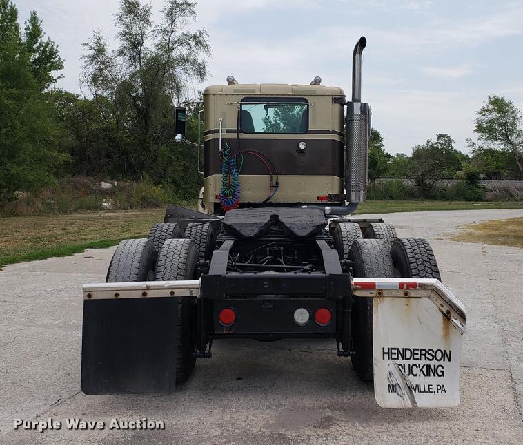 image for item DF2343 2005 International 9400i semi truck