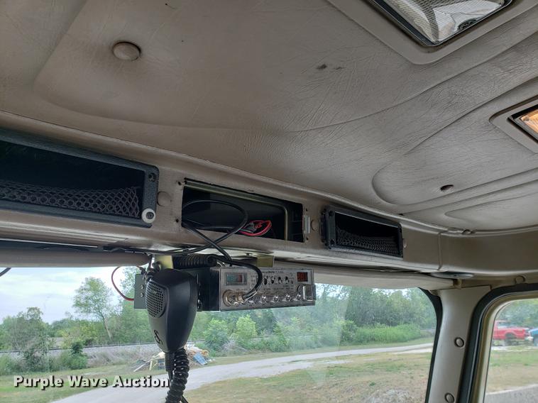 image for item DF2343 2005 International 9400i semi truck