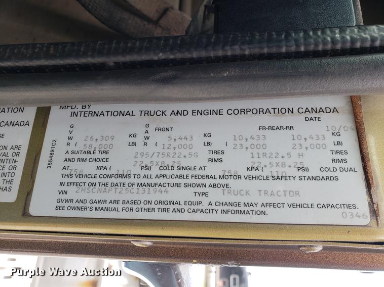 image for item DF2343 2005 International 9400i semi truck