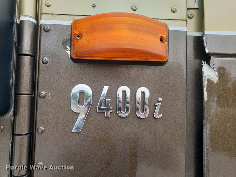 image for item DF2343 2005 International 9400i semi truck