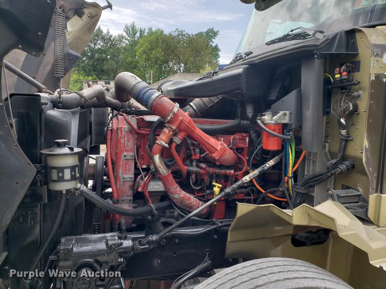 image for item DF2343 2005 International 9400i semi truck