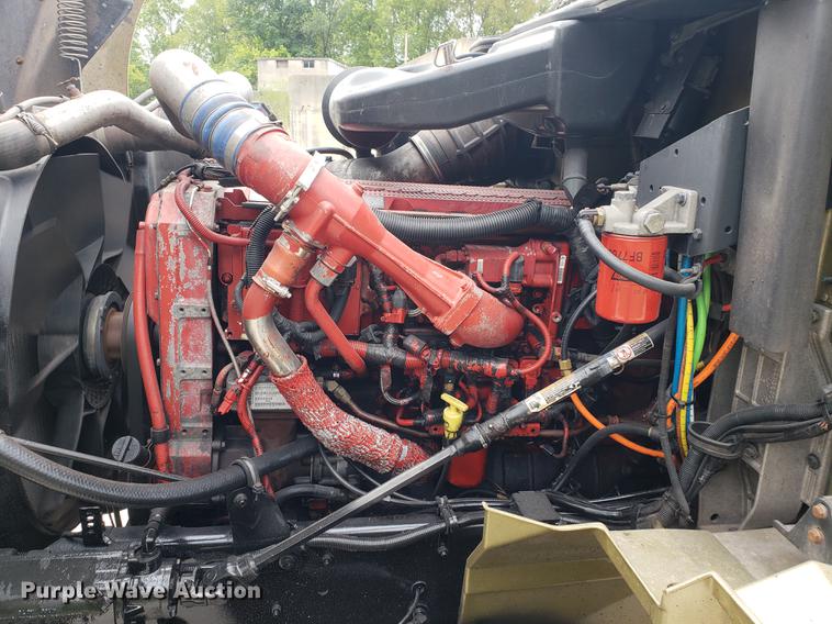 image for item DF2343 2005 International 9400i semi truck