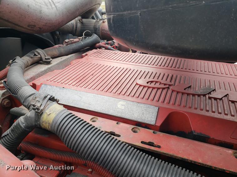 image for item DF2343 2005 International 9400i semi truck