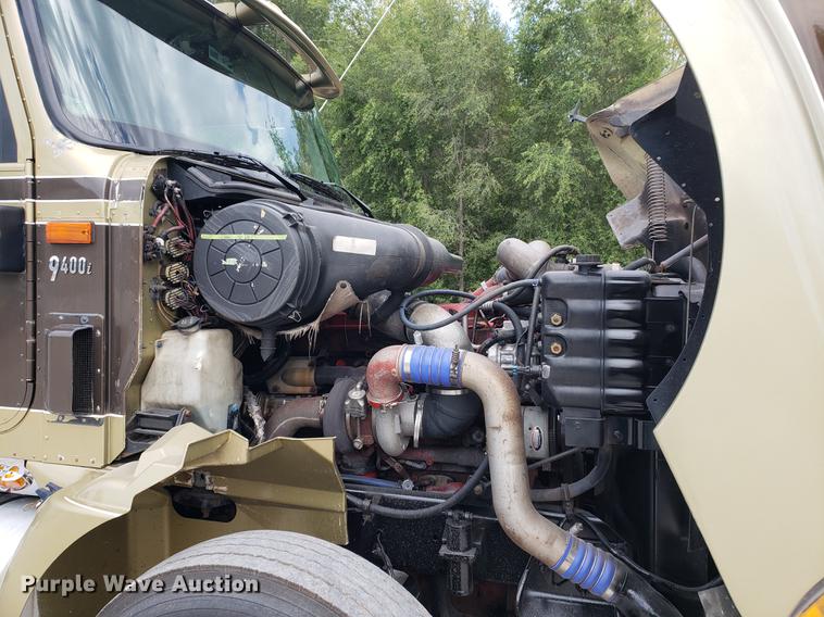 image for item DF2343 2005 International 9400i semi truck