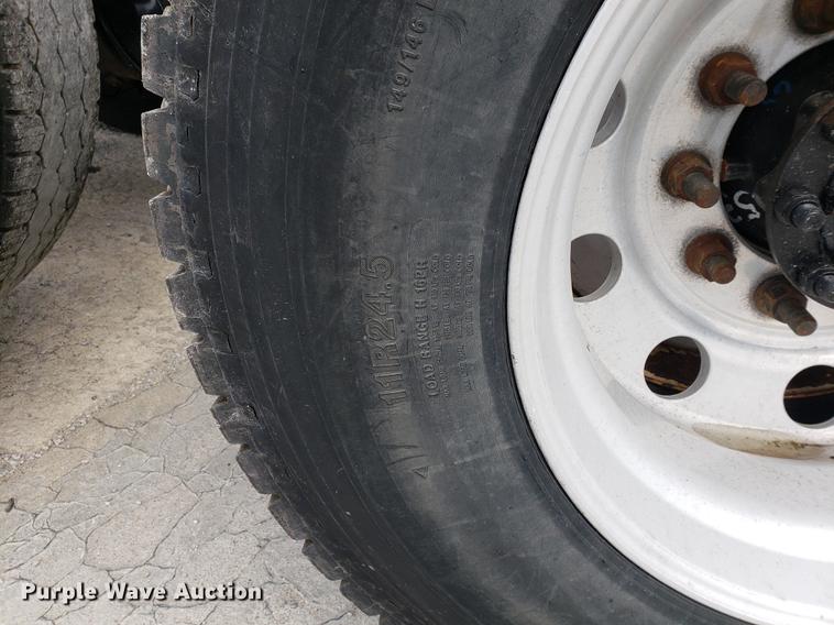 image for item DF2343 2005 International 9400i semi truck