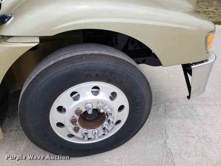 image for item DF2343 2005 International 9400i semi truck