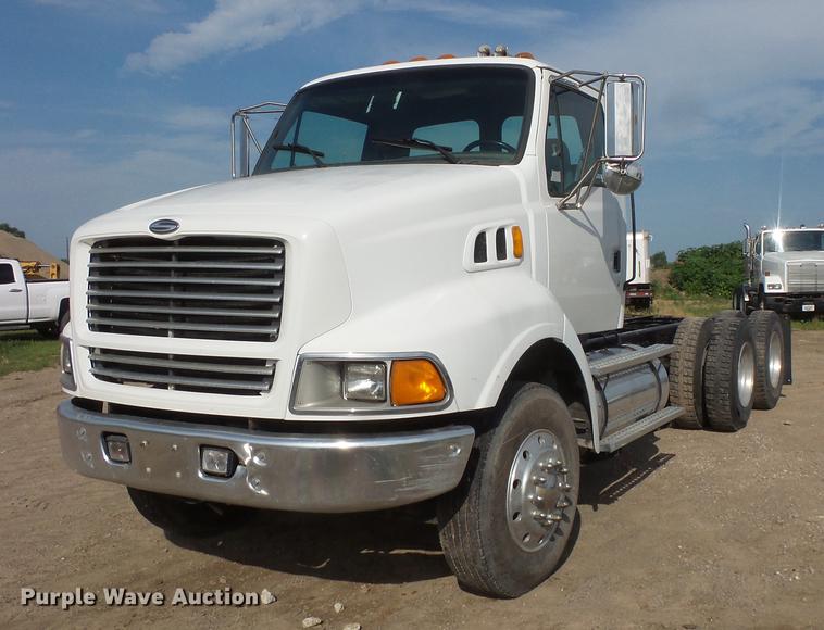 image for item DV9408 2000 Sterling L-Line truck cab and chassis