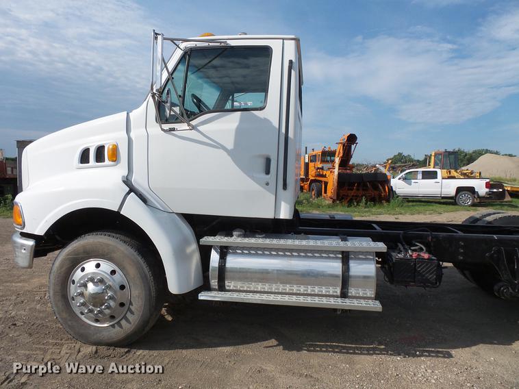 image for item DV9408 2000 Sterling L-Line truck cab and chassis