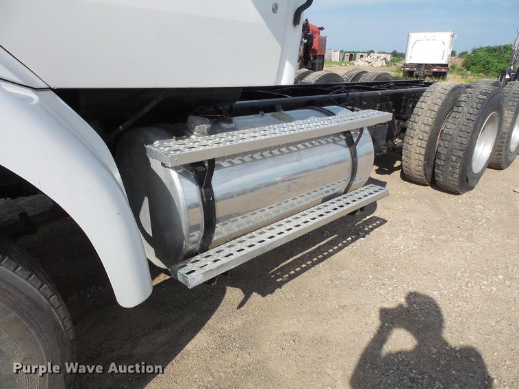 image for item DV9408 2000 Sterling L-Line truck cab and chassis