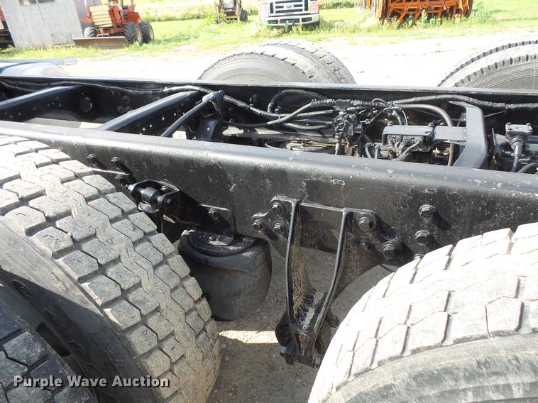 image for item DV9408 2000 Sterling L-Line truck cab and chassis