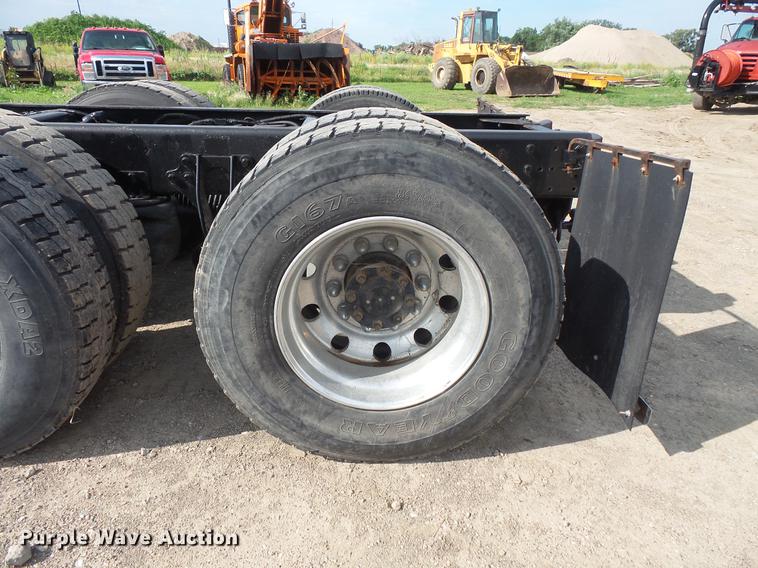 image for item DV9408 2000 Sterling L-Line truck cab and chassis