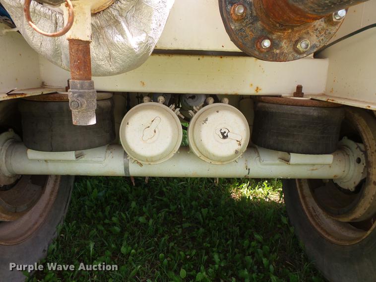 image for item DV9414 2011 Galyean 130 BBL vacuum trailer