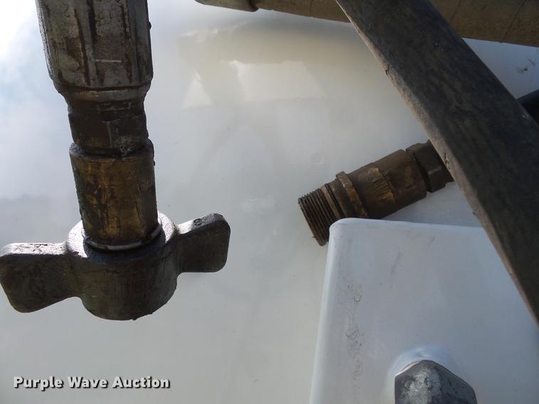 image for item DV9414 2011 Galyean 130 BBL vacuum trailer