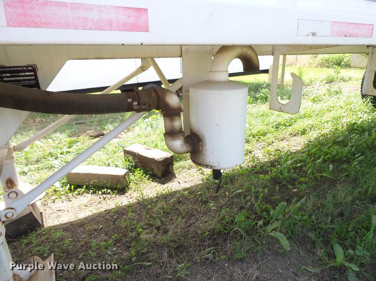 image for item DV9414 2011 Galyean 130 BBL vacuum trailer