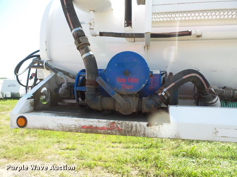 image for item DV9414 2011 Galyean 130 BBL vacuum trailer
