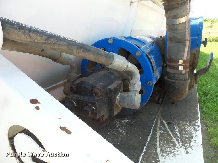 image for item DV9414 2011 Galyean 130 BBL vacuum trailer