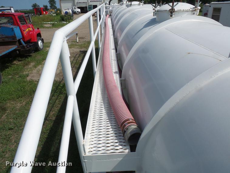 image for item DV9414 2011 Galyean 130 BBL vacuum trailer