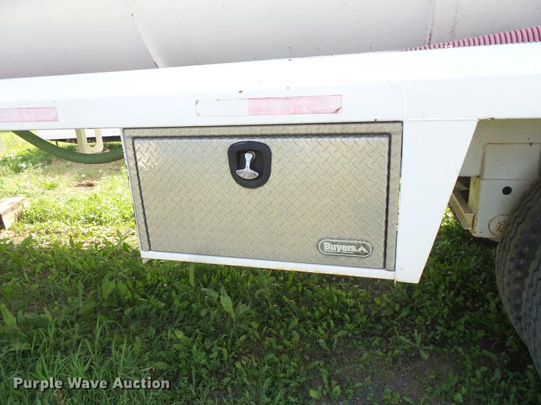 image for item DV9414 2011 Galyean 130 BBL vacuum trailer