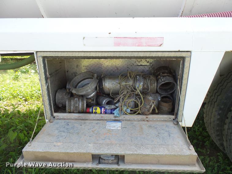 image for item DV9414 2011 Galyean 130 BBL vacuum trailer