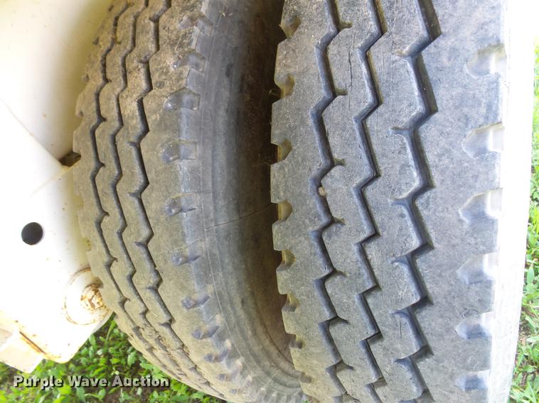 image for item DV9414 2011 Galyean 130 BBL vacuum trailer