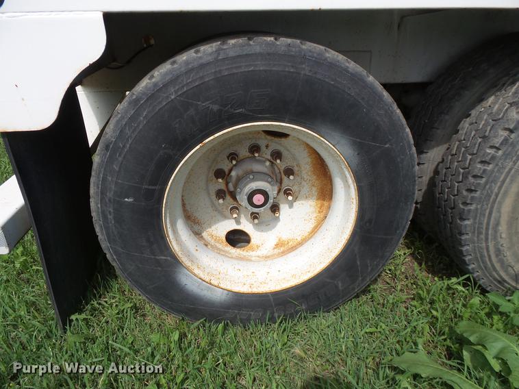 image for item DV9414 2011 Galyean 130 BBL vacuum trailer