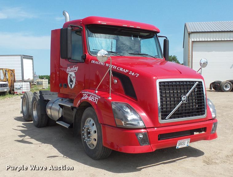image for item DV9415 2009 Volvo VN semi truck