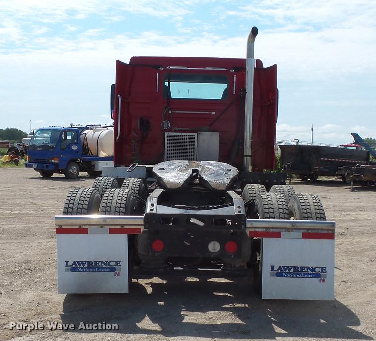 image for item DV9415 2009 Volvo VN semi truck