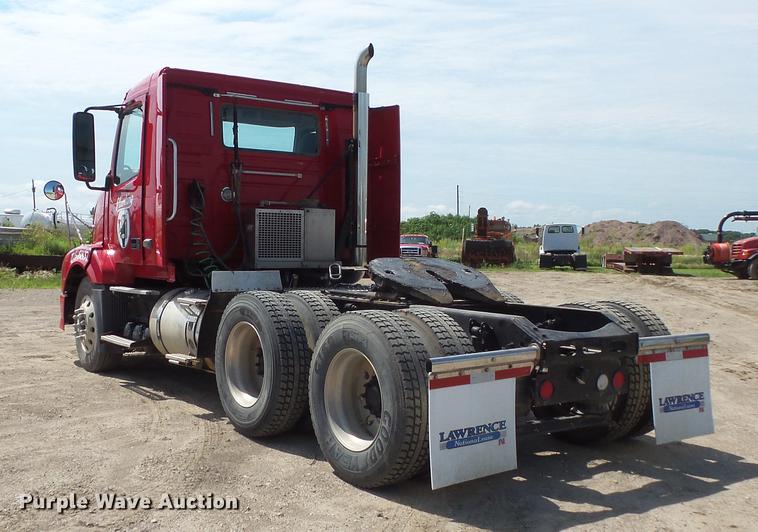 image for item DV9415 2009 Volvo VN semi truck