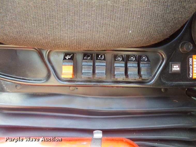 image for item DV9415 2009 Volvo VN semi truck